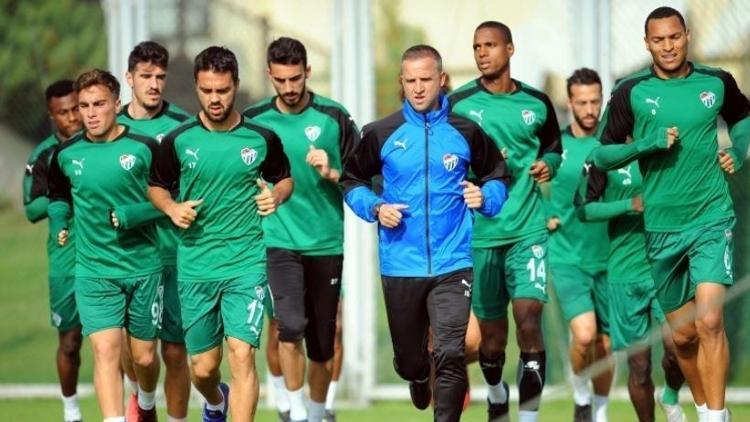 Bursaspor sahasında Antalyaspor’u ağırlıyor