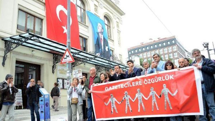 fotoğraflar//Kadıköyde Tutuklu Gazeteciler İçin Özgürlük yürüyüşü