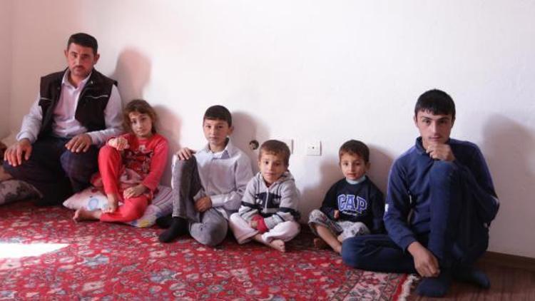 Iraklı baba, çocuklarının tedavisi için geçici kimlik bekliyor