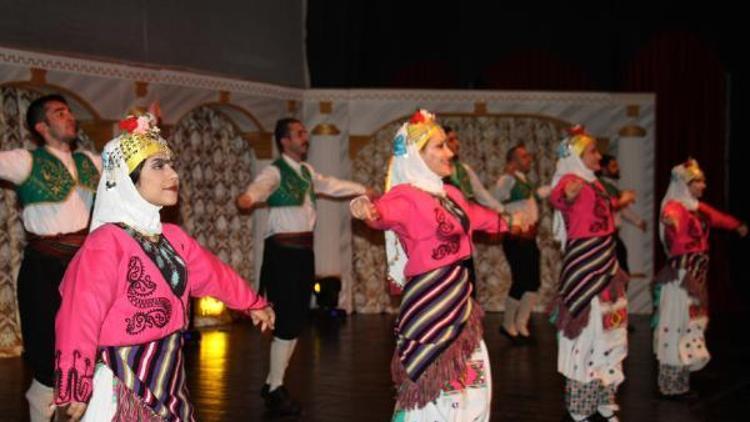 Geleneksel Danslar Topluluğundan Cumhuriyet dansı