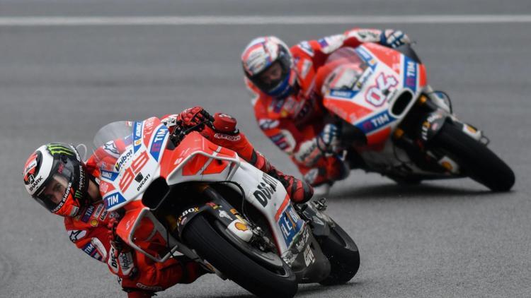 MotoGPde şampiyonluk heyecanı son yarışa taşındı
