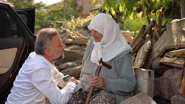 Kahramankazan Belediye Başkanı, vatandaşları evlerinde ziyaret ediyor