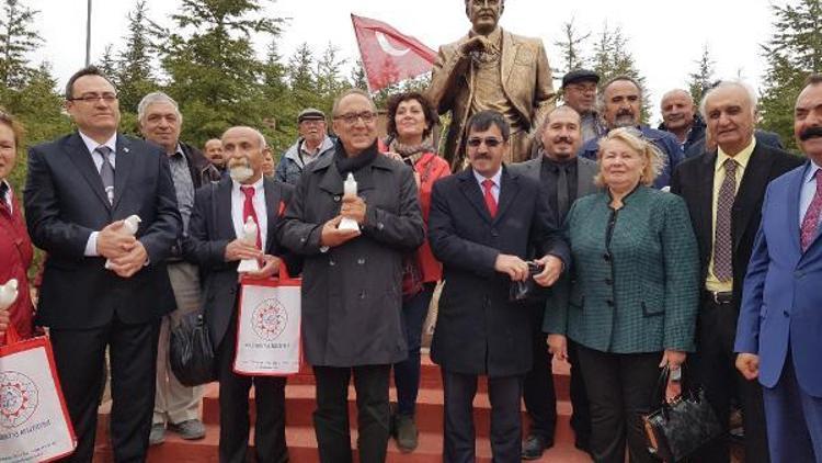 Hacıbektaşa Nazım Hikmet heykeli