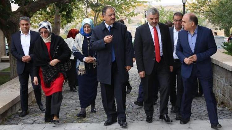 Kayseri protokolü Talas Gençlik Merkezini gezdi