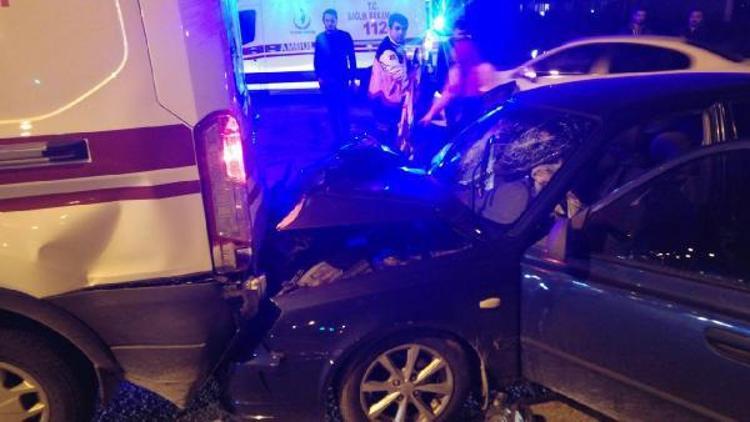 Düzcede otomobil ambulansa çarptı: 2 yaralı