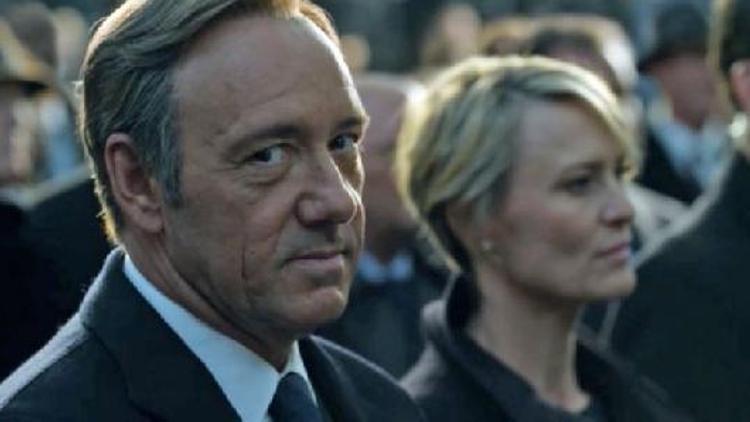 Kevin Spacey tacizi itirafla kapatmaya çalışmakla eleştiriliyor