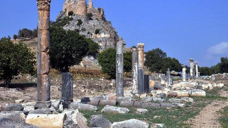 Kastabala Antik Kentindeki kaçak kazıya operasyon