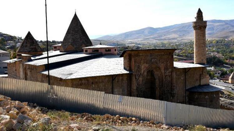Anadolunun El Hamrası Ulu Camiide restorasyon sürüyor