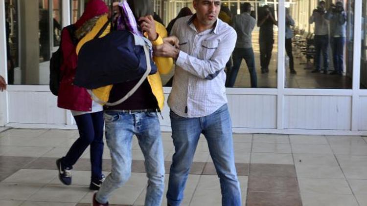 Evden kaçan iki çocuk, Adanada otogarda yakalandı