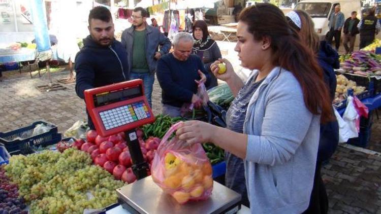 Üniversite öğrencileri pazar tezgahında uygulama yaptı