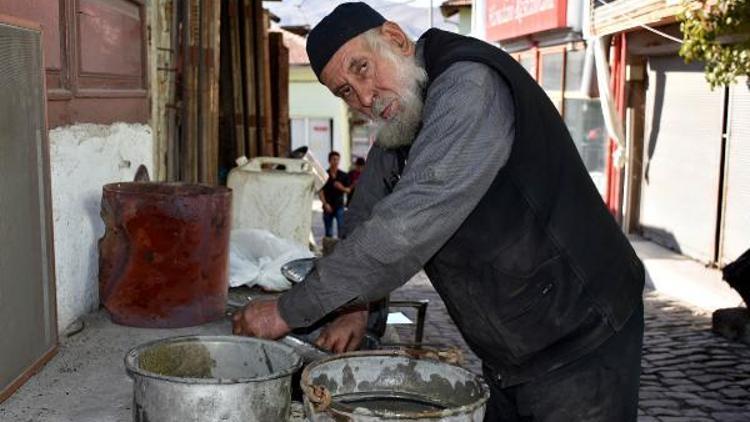 Ömrünün 70 yılını kalaycılığa verdi