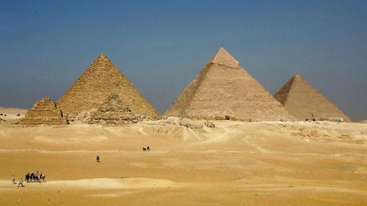 Mısırdaki Büyük Giza Piramidinde keşfedilen uçak büyüklüğündeki boşluk yapım sırrını çözebilir