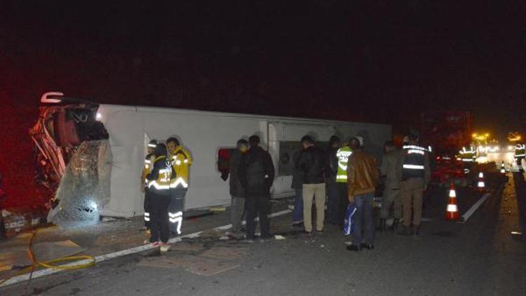 Bursada yolcu otobüsü ile kamyon çarpıştı: 1 ölü, 17 yaralı