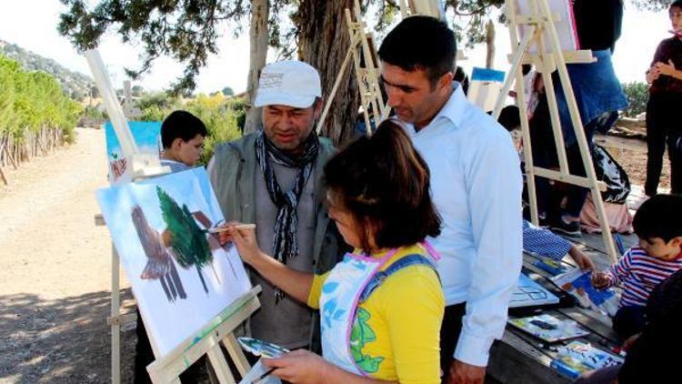 Öğrenciler, Burdur Gölü ve ardıç ağaçları için resim yaptı