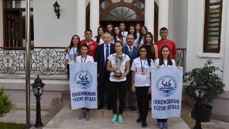 Bayan Su Topu Takımından Vali Ata’ya Ziyaret