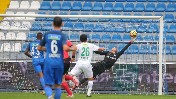 Bursaspor son dakikada puanı kopardı