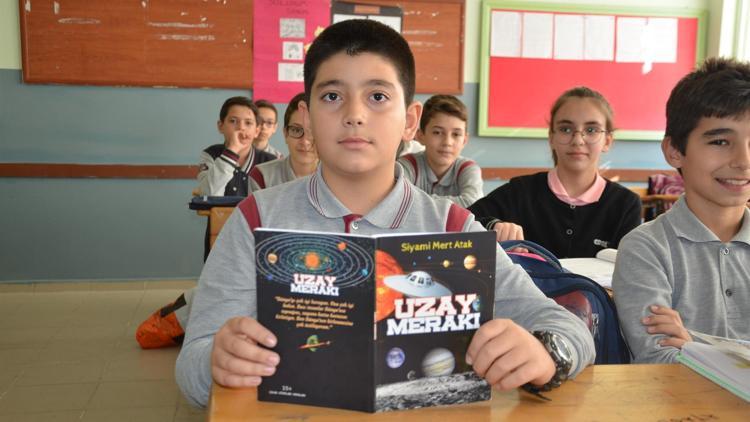 Ortaokul öğrencisinin uzay merakı kitap yazdırdı