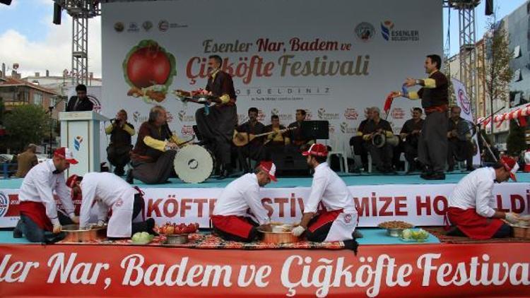 Esenlerdeki festivalde 5 ton çiğ köfte, 20 ton nar ve 2 ton badem ikram edildi