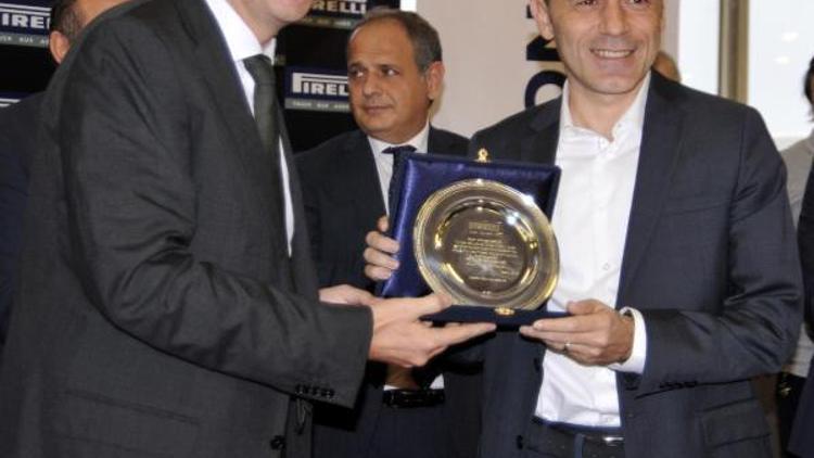 Cüneyt Çakıra yılın futbol hakemi ödülü