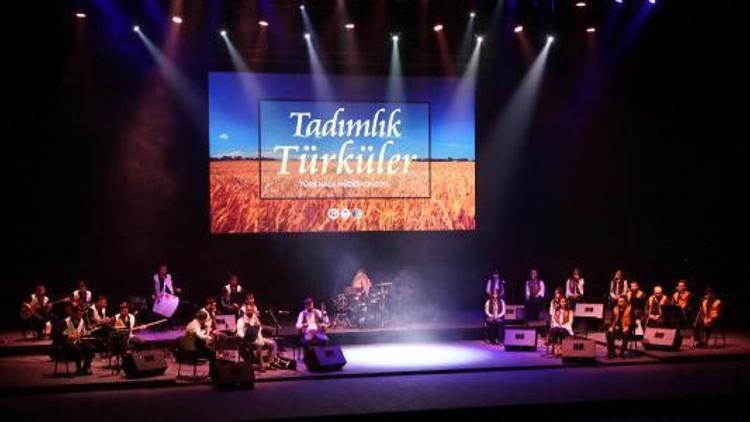 Üniversitelilerden Türk Halk Müziği konseri
