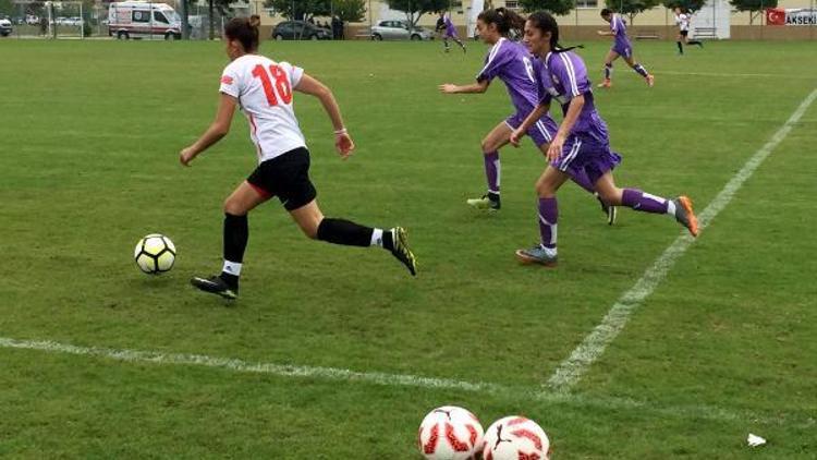 Döşemealtı Kadın Futbol Takımı Türkiye ikincisi