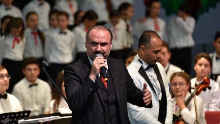 Tenor Hakan Aysev, konuk sanatçı