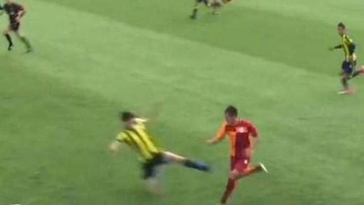 Derbi hakemi skandal karar sonrası emekli oldu