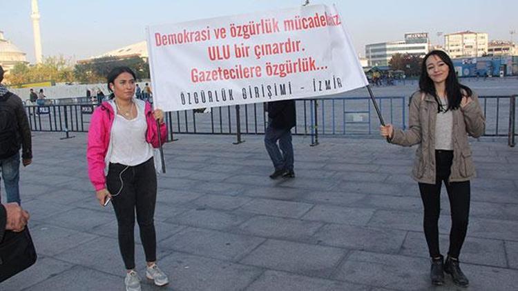 Sözcü Gazetesi davası öncesi sessiz protesto