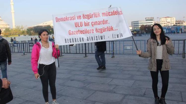 Sözcü Gazetesi davası öncesi sessiz protesto