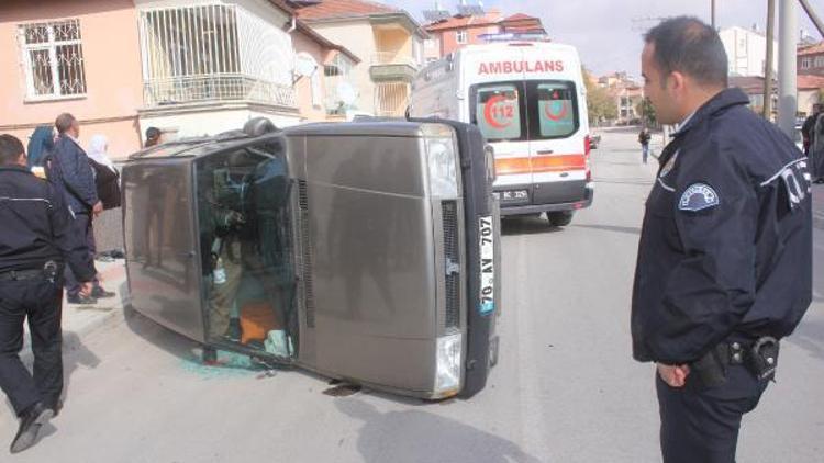 Kaza sonrası yan dönen otomobilden itfaiye ekipleri kurtardı