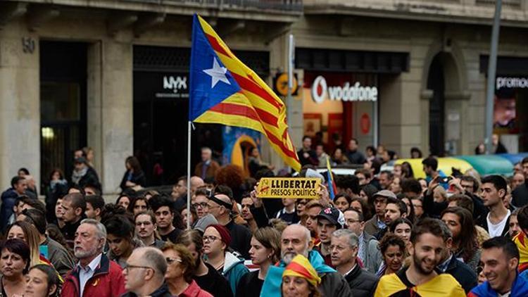 İspanya Katalonyanın bağımsızlık ilanını feshetti