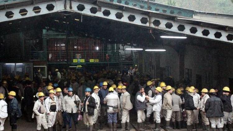 Eylem yapan madenciye para cezası bildirisi