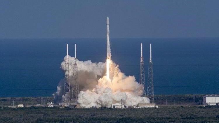 SpaceXin Merlin motoru test aşamasında havaya uçtu