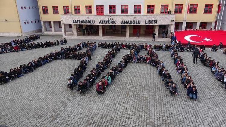 Karabükte 600 öğrenci Atatürk yazısı oluşturdu
