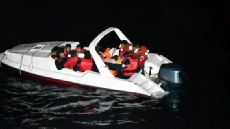 Sürat teknesinde 18 kaçak yakalandı