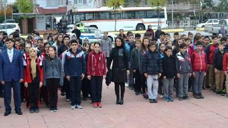 Büyük önder Atatürk, Altınova’da saygı ve minnetle anıldı