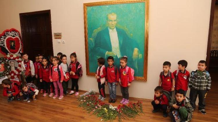 Atatürk Evi Müzesine ilgi büyük