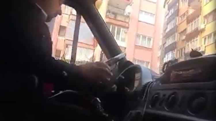 Minibüs şoförü seyir halindeyken cep telefonuyla oyun oynadı