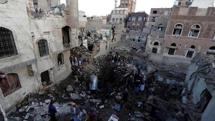 Son dakika... Suudi Arabistan uçakları Yemeni vurdu