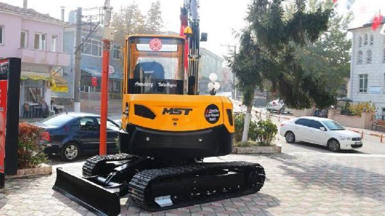 Ahmetbey Belediyesi, yeni iş makinesine kavuştu