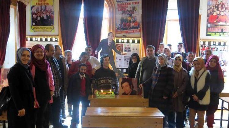 Engelliler, Kemal Sunalın doğum gününü Hababam Sınıfında kutladı