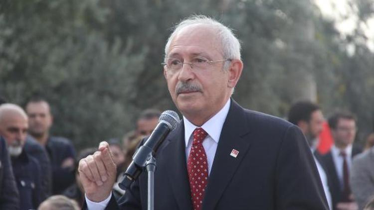 Kılıçdaroğlu, Bursada şehit ailesini ziyaret etti (3)