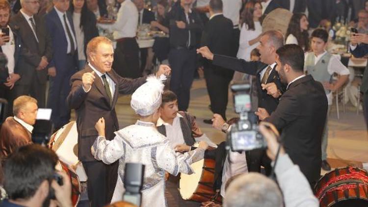 Çalışkan Ailesinin sünnet töreninde yıldızlar geçidi