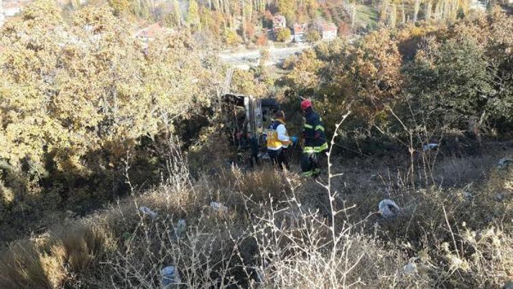 Freni boşalan TIRın dorsesi devrildi: 1 ölü, 2 yaralı