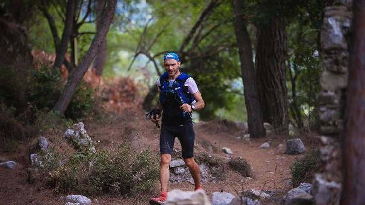 Diyabet hastası 6 gün koştu Türkiyenin en uzun maratonunda 3üncü oldu