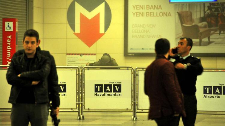 AHL metroda şüpheli çanta alarmı: Seferler durdu