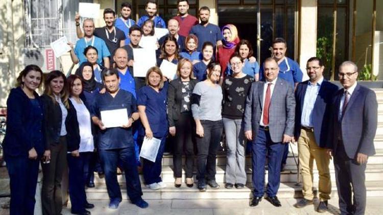 Yoğun bakım hemşire kursiyerlerine sertifika