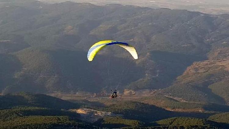 Muratdağında yamaç paraşütü denemesi