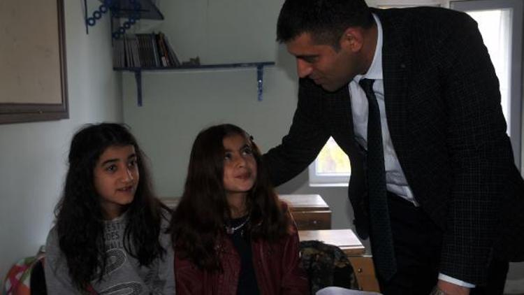 Yüksekova Milli Eğitim Müdürü, sınır köylerindeki okulları ziyaret etti