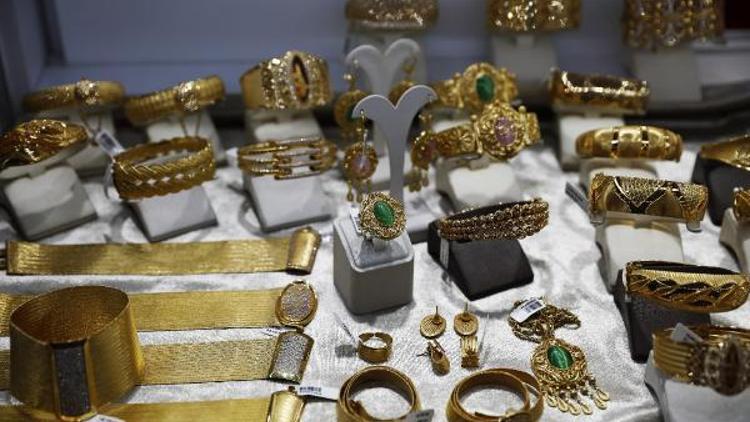 Mücevher Fuarında beş taş yüzük 600 liraya satılıyor